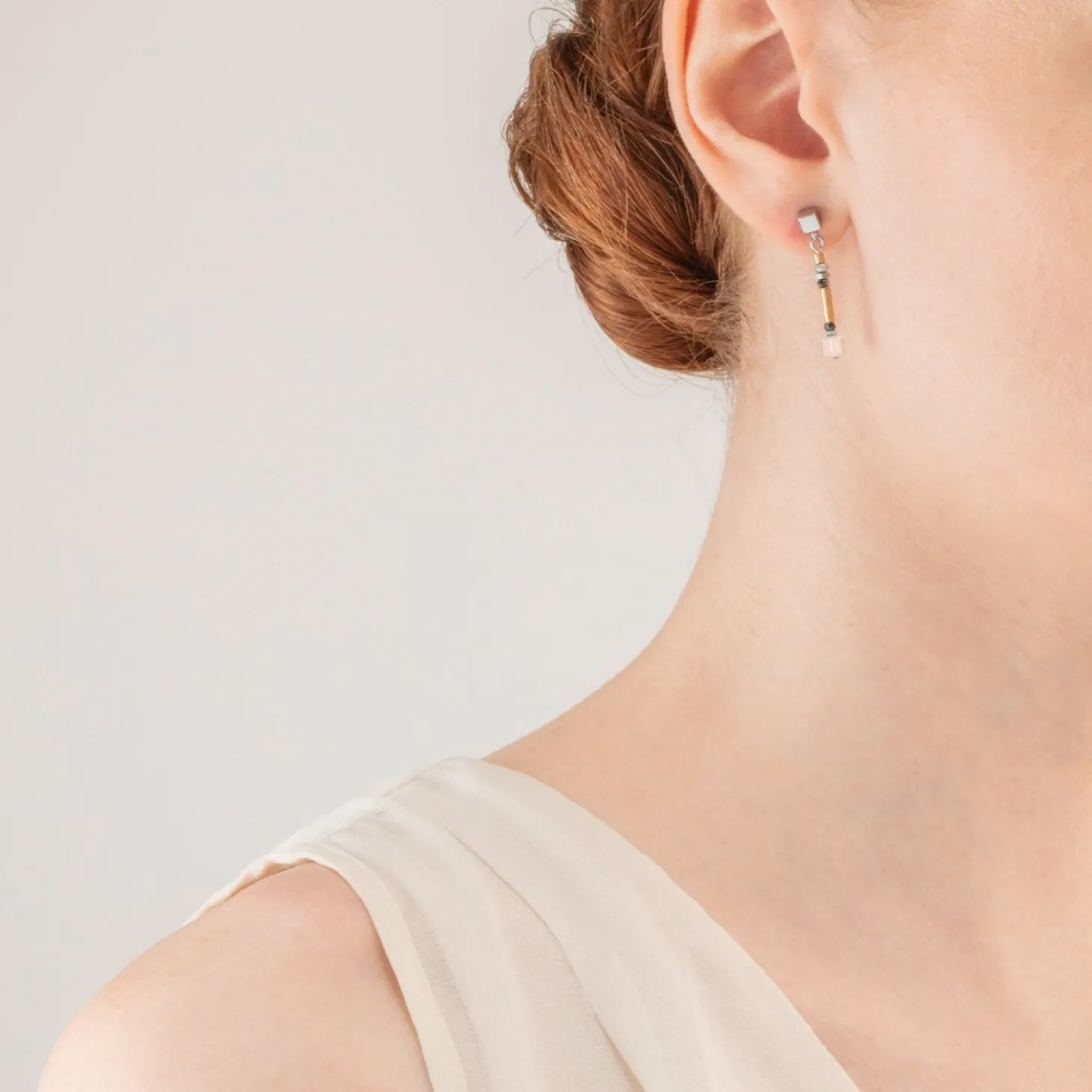 COEUR DE LION Cube Story Minimalistic Sparkling Earrings Grey Gold