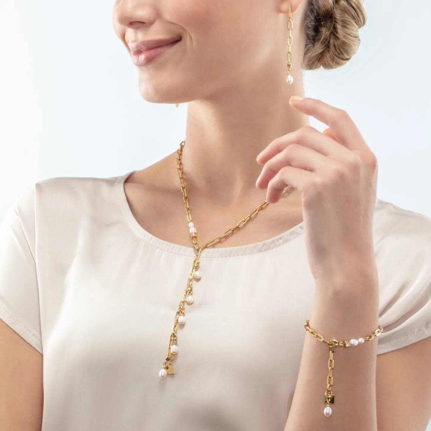 COEUR DE LION Modern Chain Bracelet With Freshwater Pearl Charms Gold
