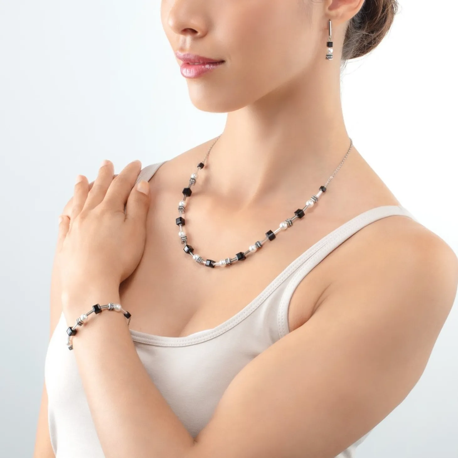 COEUR DE LION Necklace Mysterious Cubes & Pearls Silver-Black