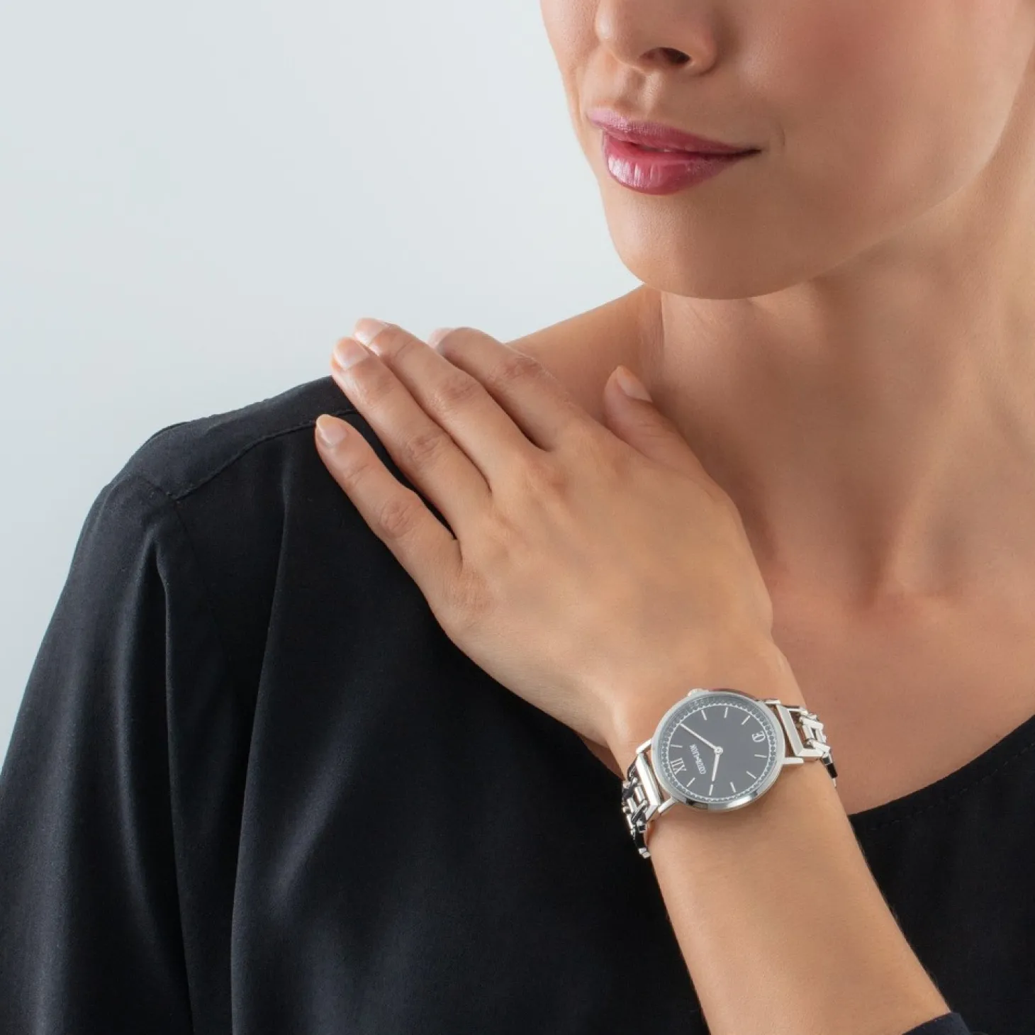 COEUR DE LION Watch Round Sparkling Mysterious Black Statement Silver